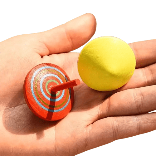 Multicolor wooden spinning tops, 4 cm, for toddlers and kids. Classic toy that boosts hand-eye coordination, concentration, and imaginative play. Safe and durable.